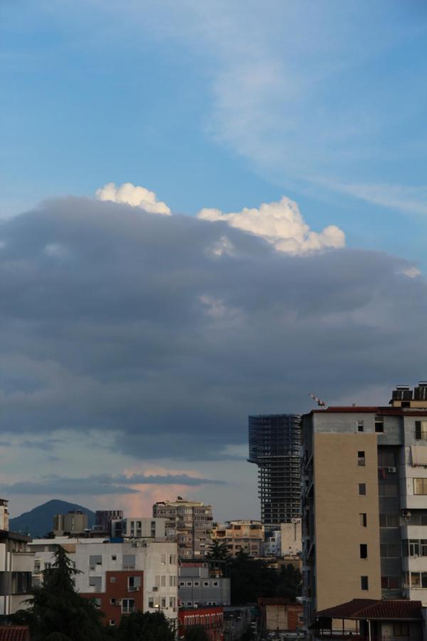 Cozy Big Apartment With Balcony Tirana Bagian luar foto