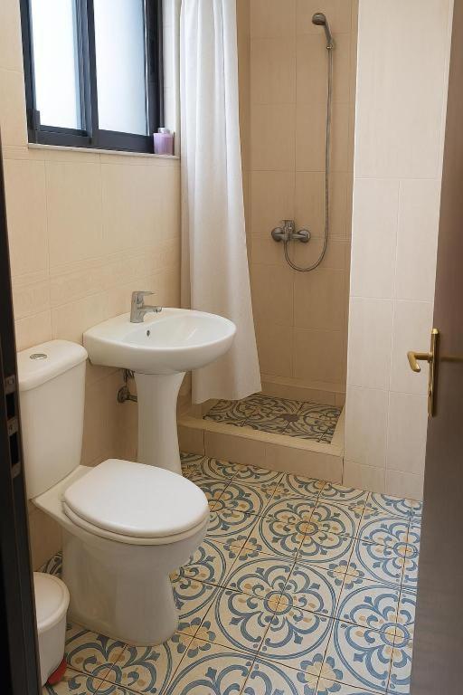 Cozy Big Apartment With Balcony Tirana Bagian luar foto